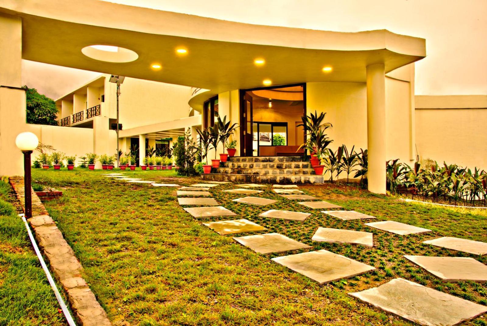 The Palm Resort-Luxuria ไนนิตัล ภายนอก รูปภาพ