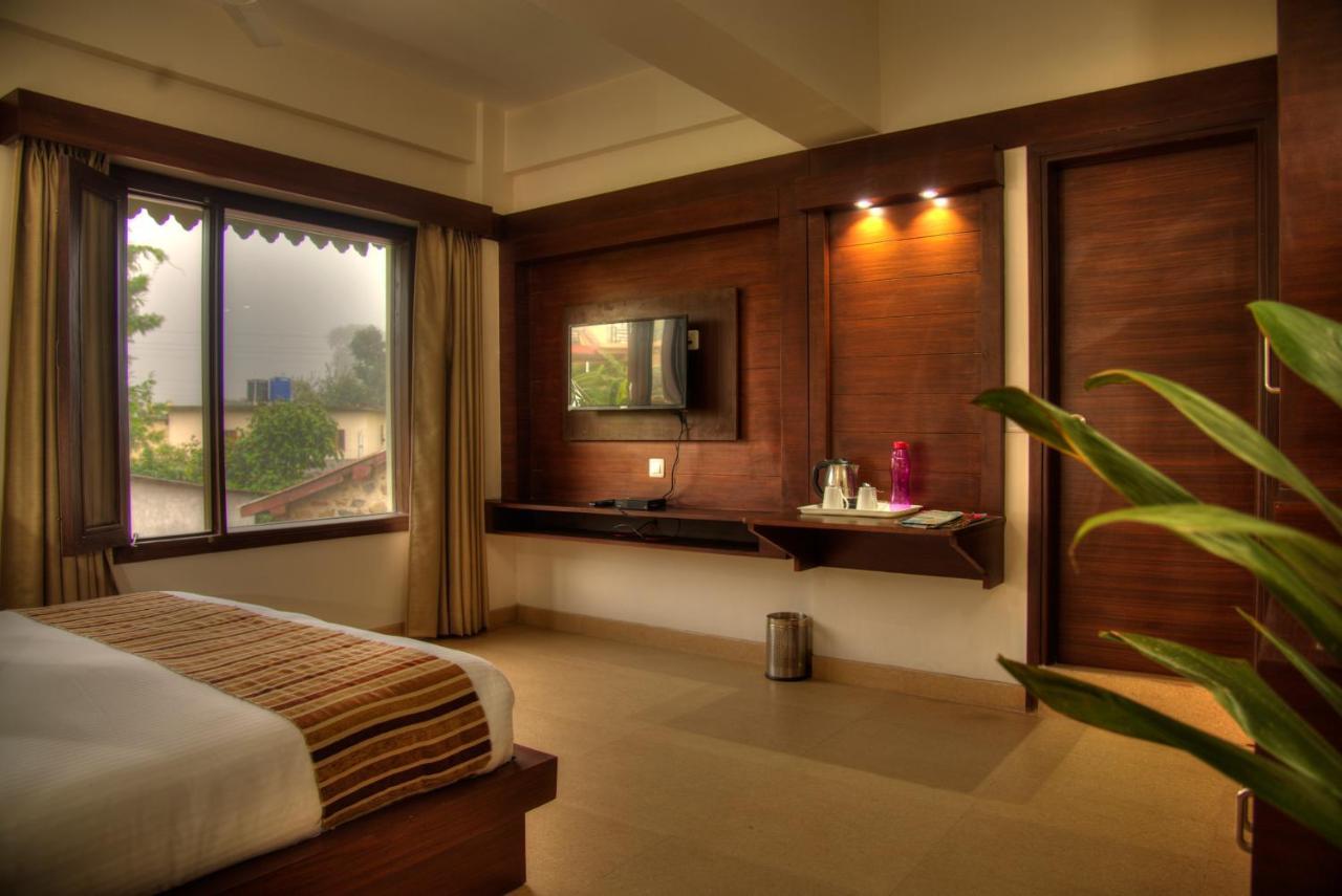 The Palm Resort-Luxuria ไนนิตัล ภายนอก รูปภาพ