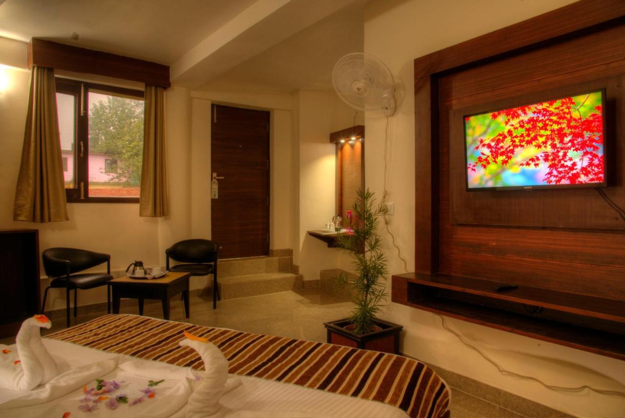 The Palm Resort-Luxuria ไนนิตัล ภายนอก รูปภาพ