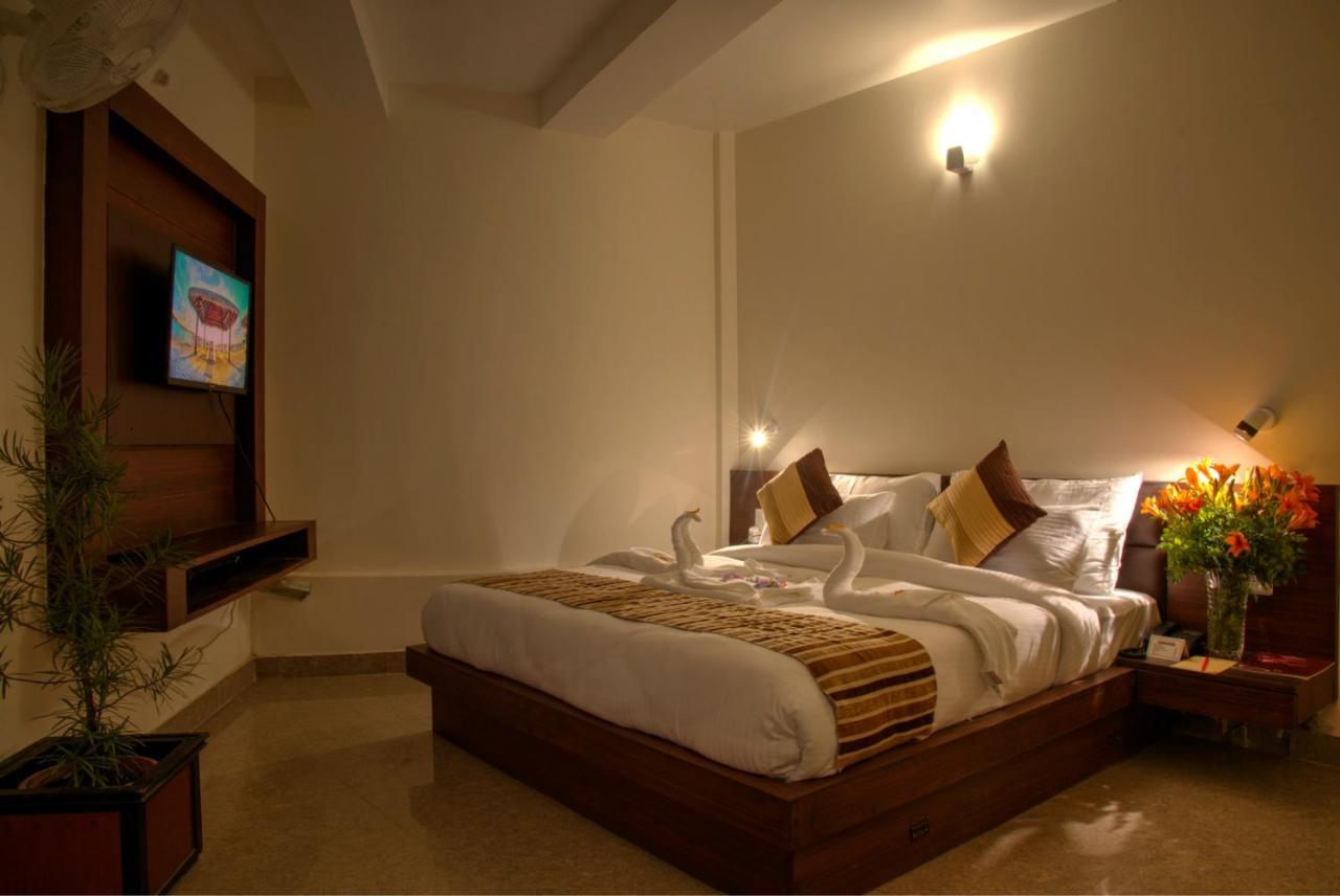 The Palm Resort-Luxuria ไนนิตัล ภายนอก รูปภาพ